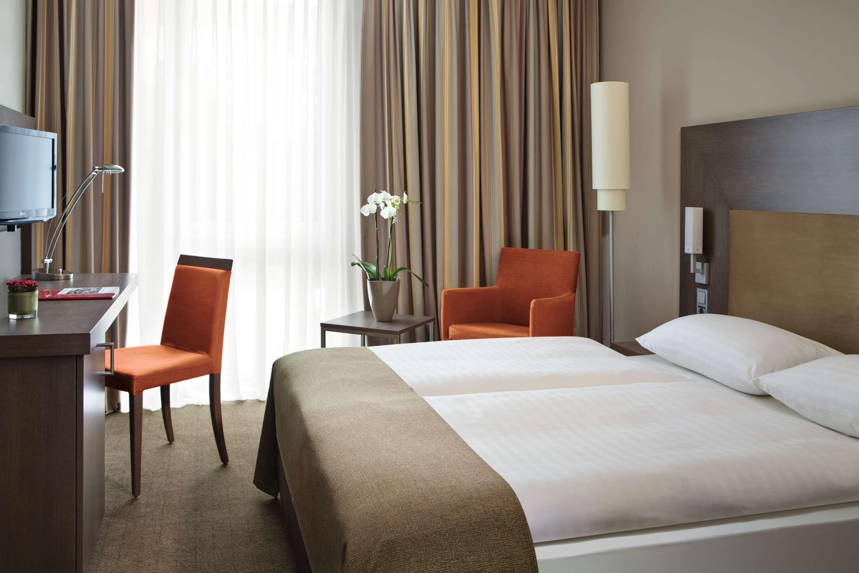 Отель Intercityhotel Hauptbahnhof 4*